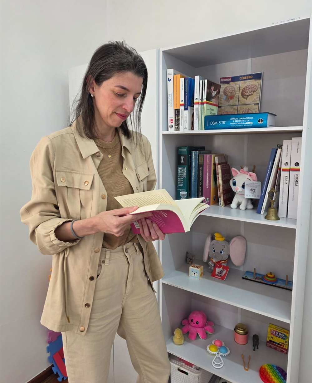Mariana Di Zazzo Lotto, Neuropsicóloga, em seu consultório